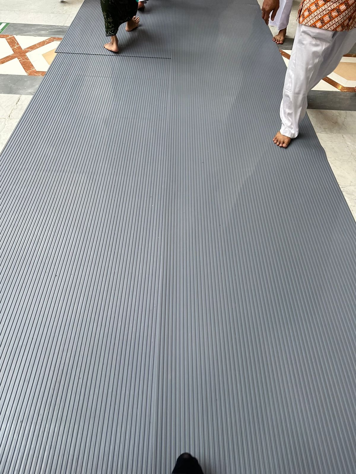 LINING FLOOR MAT ROLL FOR MOSQUE WAZO KHANA SWIMMING POOLS GYM AND CAN BE USED IN WET AREAS