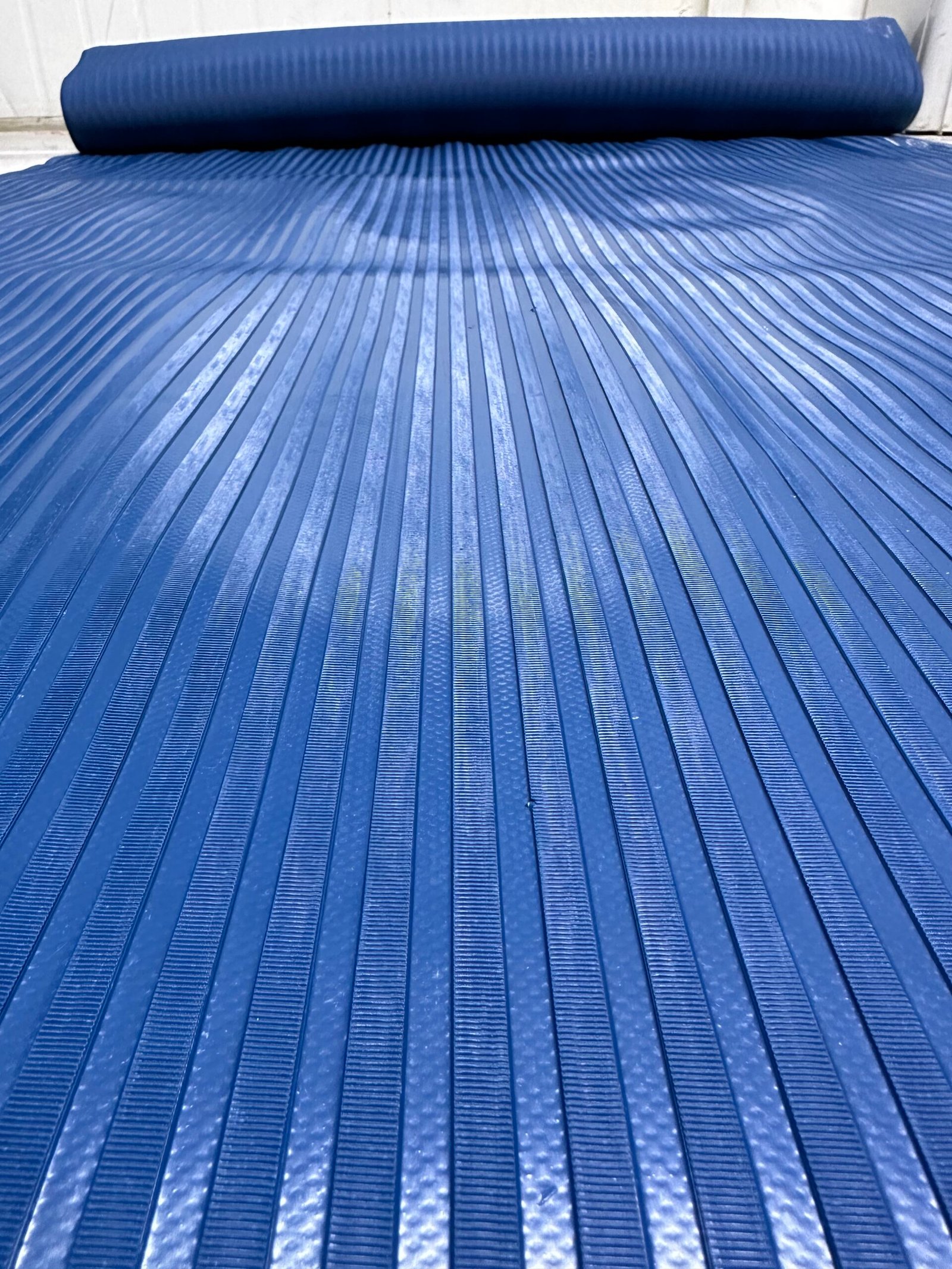 LINING FLOOR MAT ROLL FOR MOSQUE WAZO KHANA SWIMMING POOLS GYM AND CAN BE USED IN WET AREAS